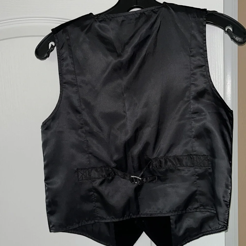 NEW CHILDREN’S PLACE BOYS VELVET BLK VEST SZ 12. - Picture 4 of 4